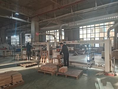 歌乐美家具工厂实拍-先进设备3